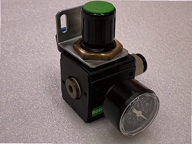 Bosch 0 821 302 408 Air Regulator 0 to 10 Bar 140 PSI Used Working Condition